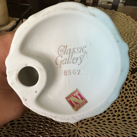 Napcoware Classic Gallery #8567 Porcelain Figurine: Grape Picker - Picture 10 of 10